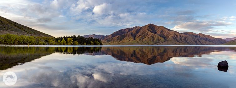 Lake Benmore daytime reflection panorama